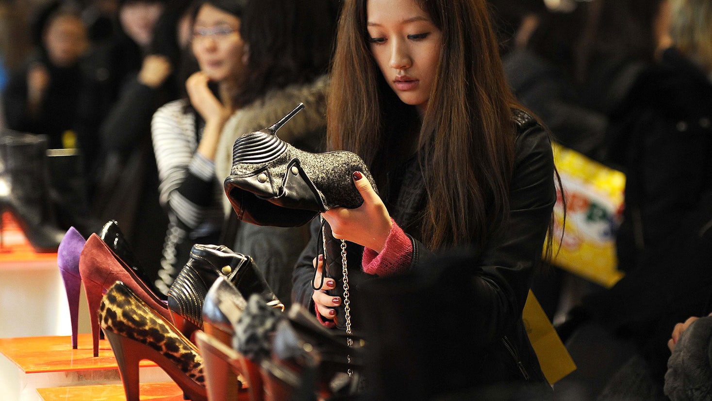 Chinese shopper | Source: Reuters