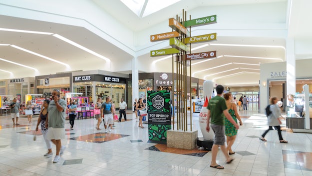Southcenter Shopping Mall in Tukwila, Washington | Source: Shutterstock