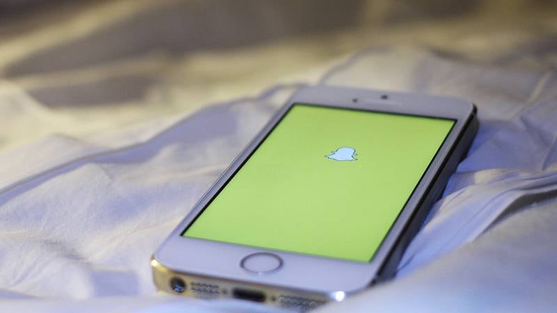 Snap Misses User-Growth Estimate as Facebook Copying Takes Toll