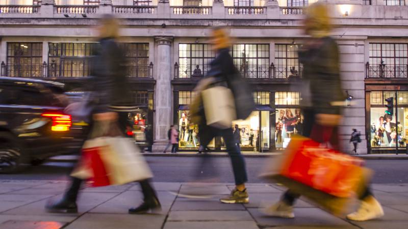 UK Retail Sales Suffer Worst Year in More Than a Decade