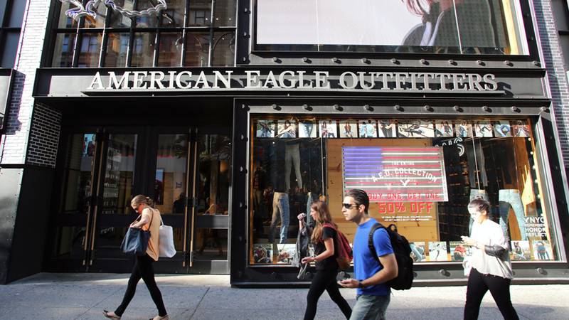 American Eagle Online Sales Drop on Easing Covid-19 Curbs, Shares Slump