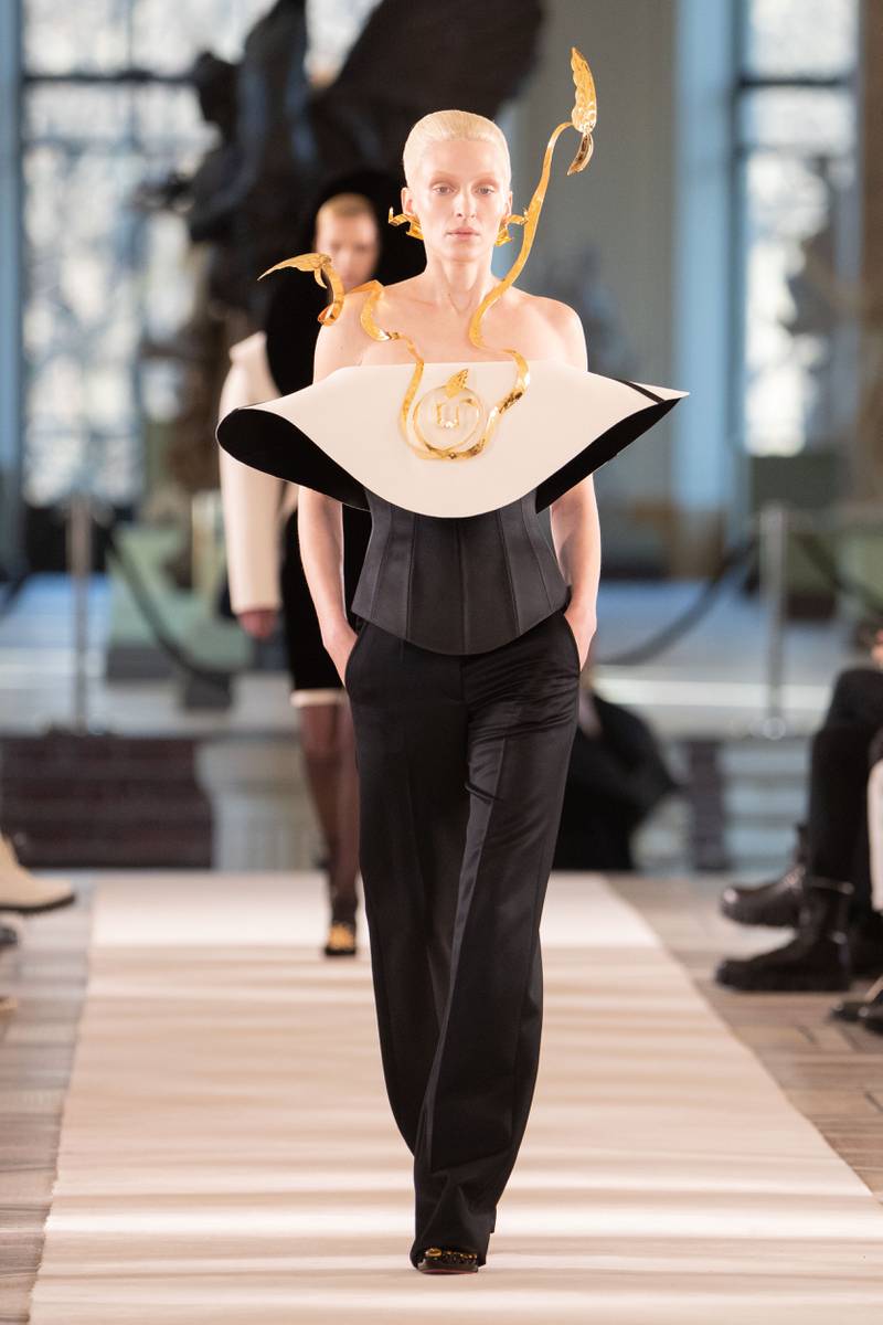 Schiaparelli Spring/Summer 2022 Haute Couture look 2.
