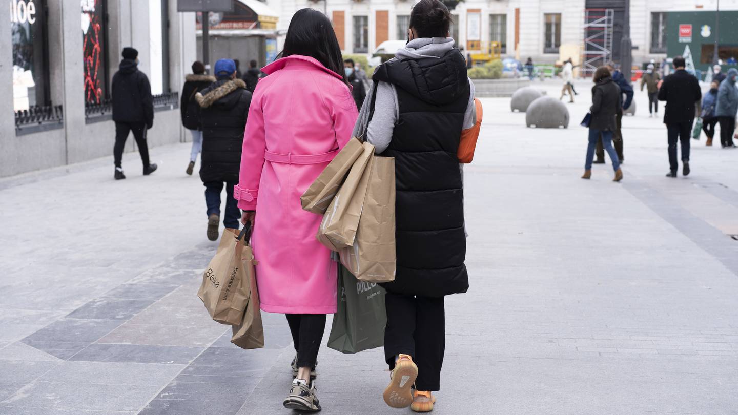 Shoppers in Madrid. Oscar Gonzalez/NurPhoto via Getty Images.
