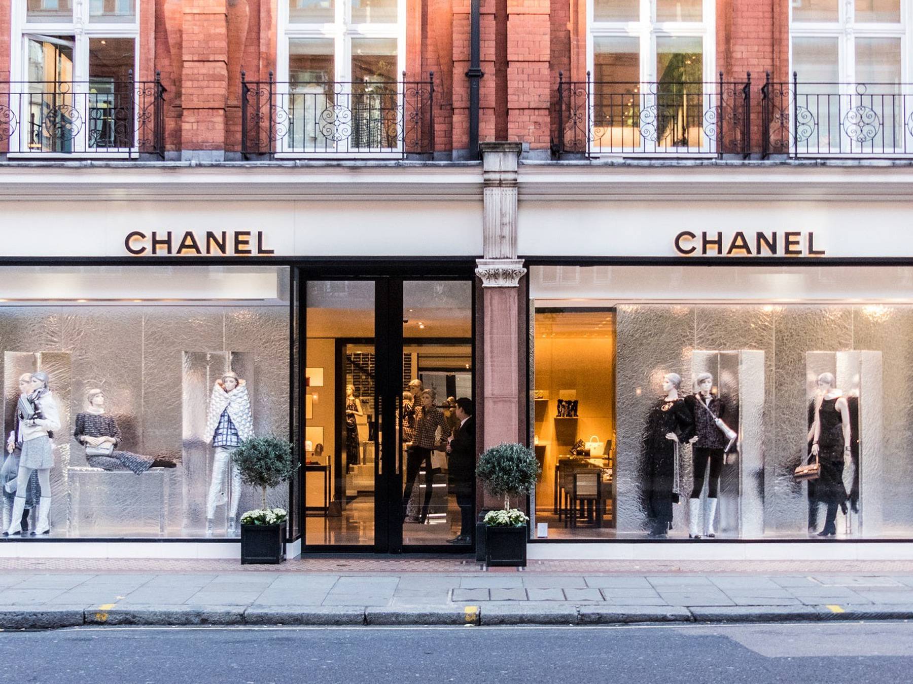 Chanel Strikes Farfetch Deal to Augment Boutiques