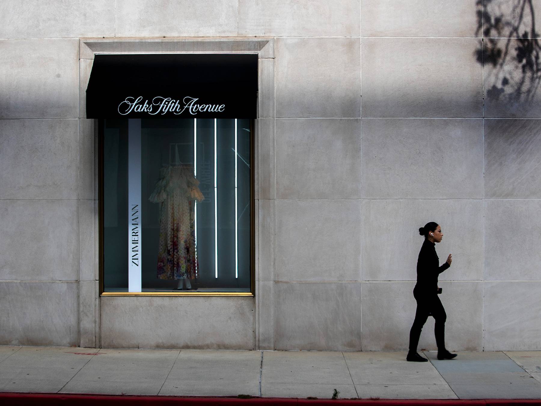 Saks Owner Raises $340 Million After Retailer Didn't Pay Vendors