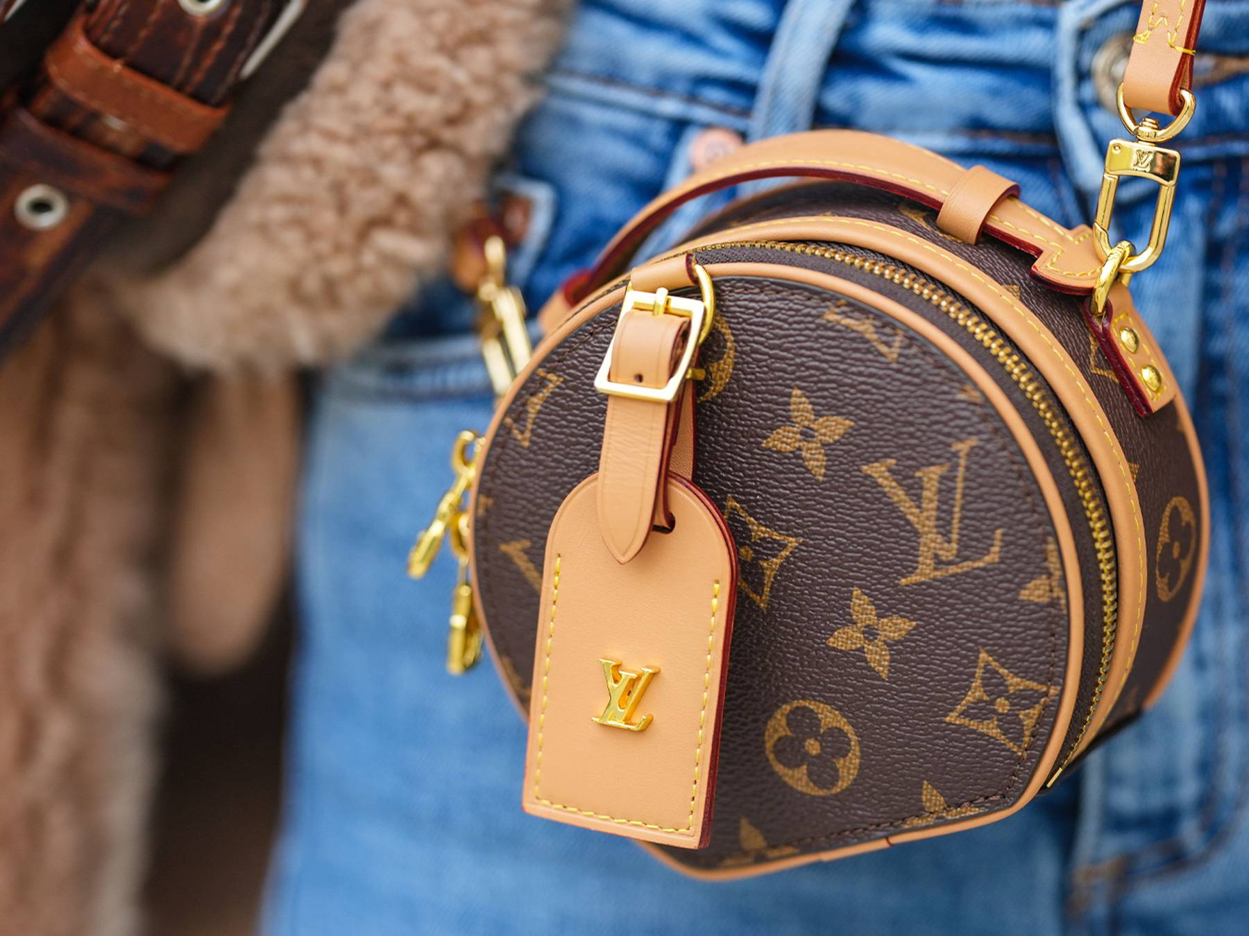 20 Chapeau Louis Vuitton Stock Photos, High-Res Pictures, and
