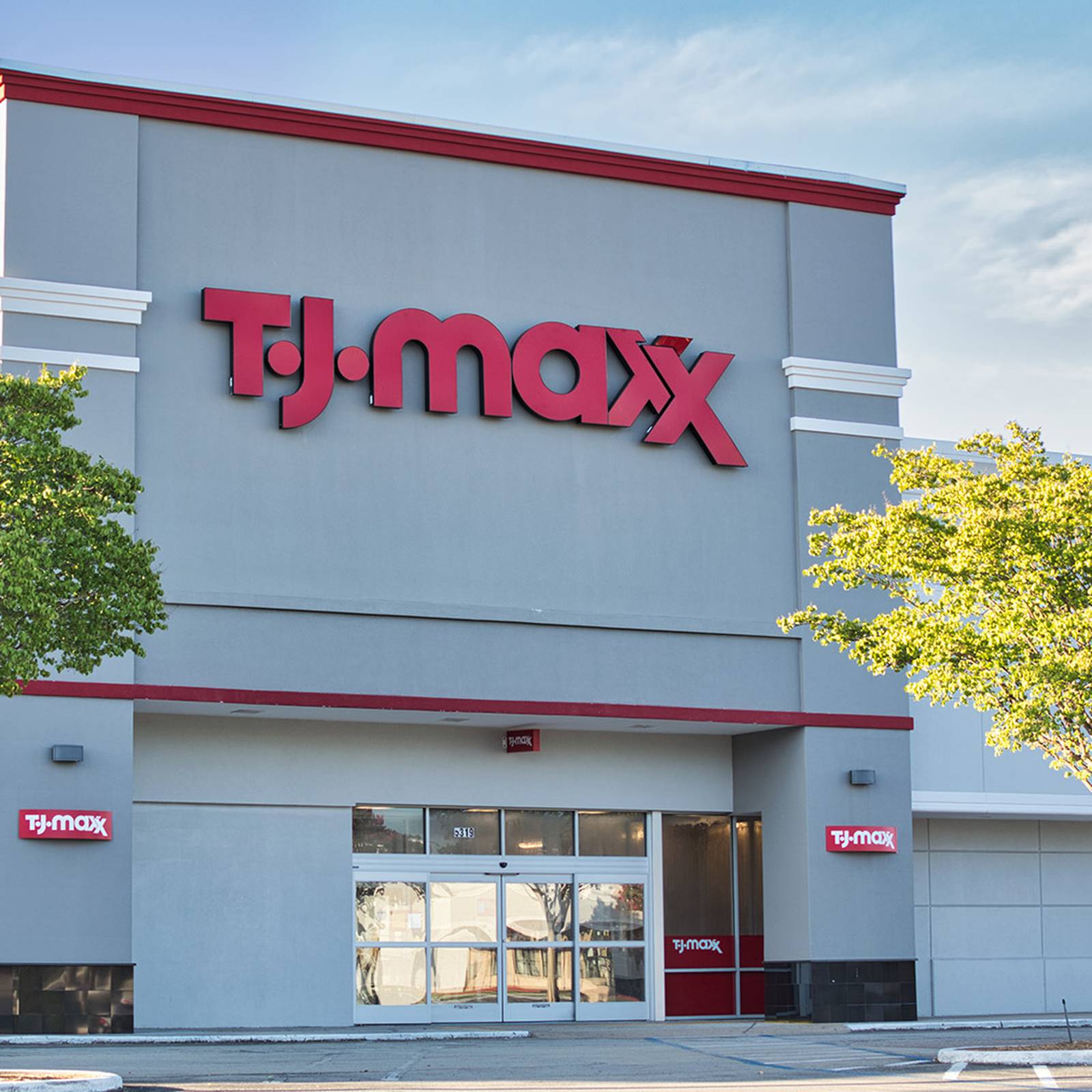 TJ Maxx parent lifts annual forecast on demand for discounted apparel, home  decor