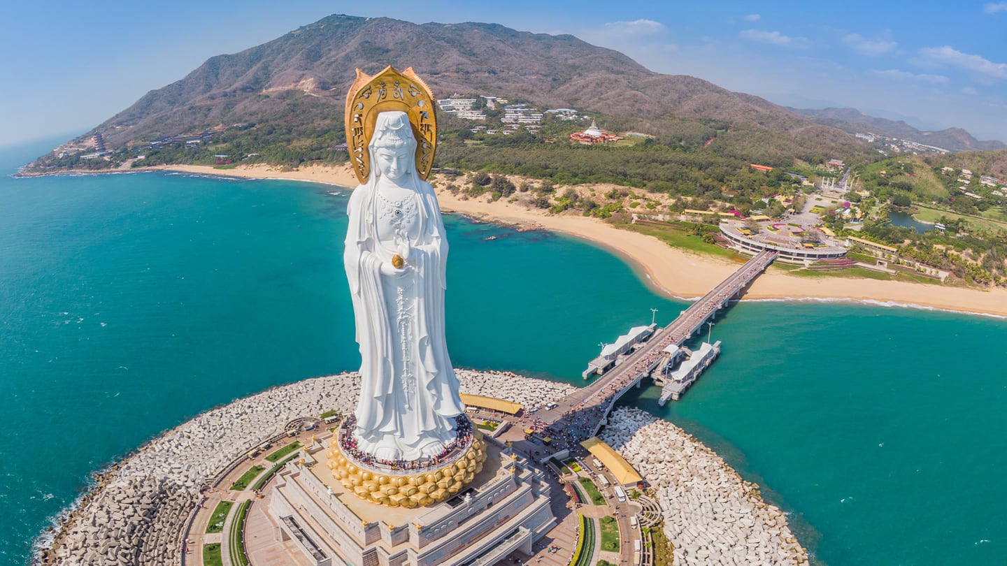 Visitors in Hainan can also experience the culture of the island, including the White GuanYin statue (Guanyin) in Nanshan Buddhist Cultural Park in Sanya.