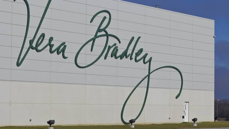 Vera Bradley Beats 1Q Profit Forecasts
