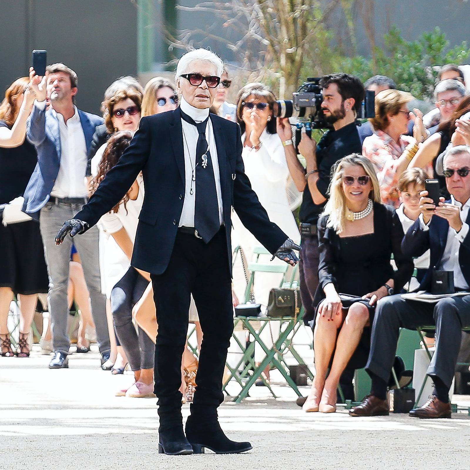 Karl Lagerfeld Dies in Paris