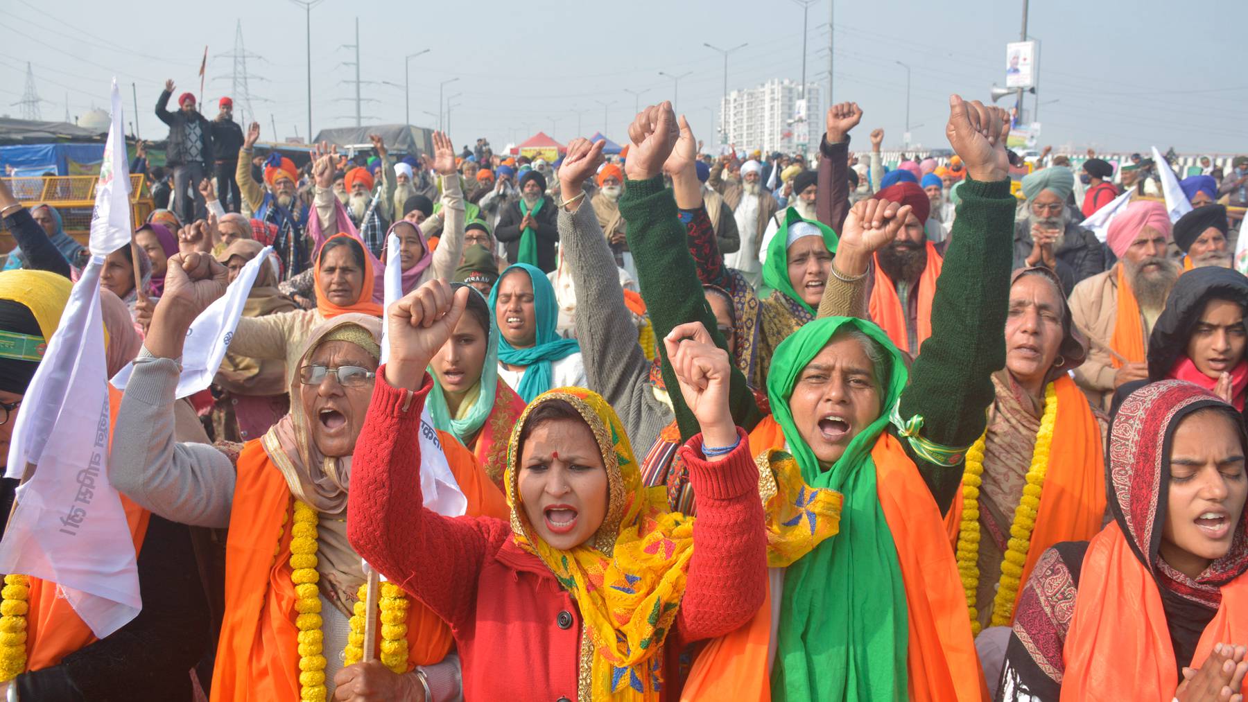 Farmers raise slogans during the ongoing protest against the new farm laws at Ghazipur in January 2021. Getty Images.