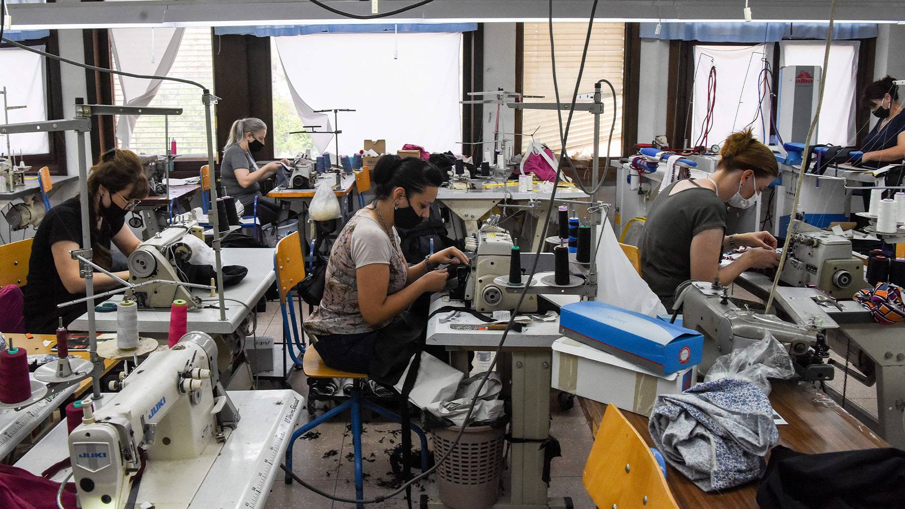 大型服装和制鞋公司正在将生产转移到巴尔干半岛和拉丁美洲。盖蒂图片社。