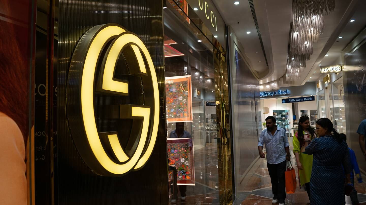 Gucci, Cartier and Louis Vuitton are among brands to sign leases for stores in Indian tycoon Mukesh Ambani’s new Mumbai mall, as luxury firms and Reliance Industries seek to profit from strong economic growth and a rapid rise in the number of millionaires.