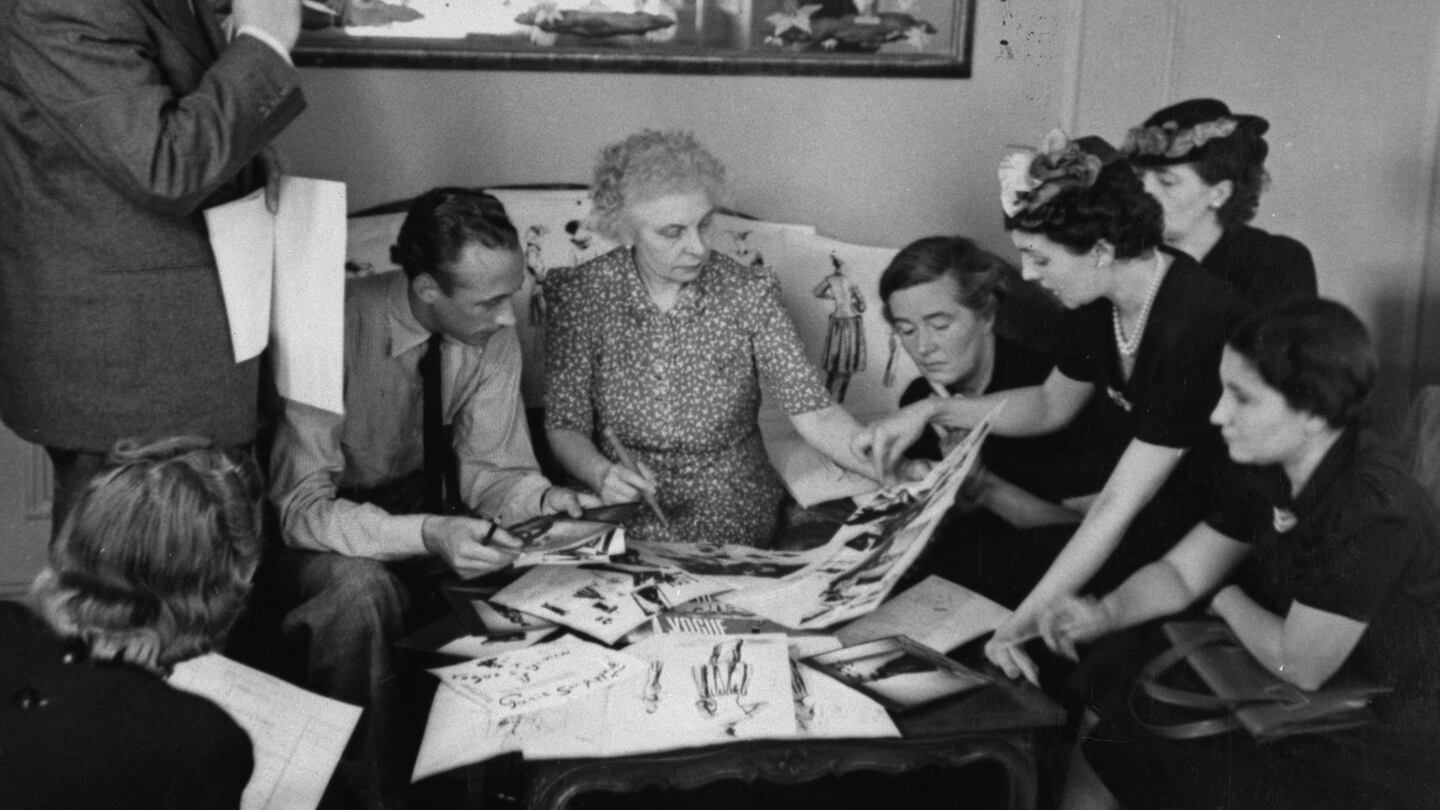 Vogue editor-in-chief Edna Woolman Chase talking with her editors about the Paris fashion shows. Getty Images.