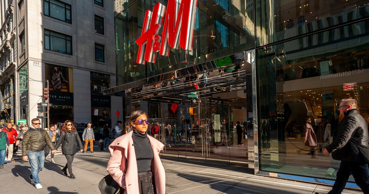 H&M Shares Drop as Sept-Nov Sales Fail to Impress