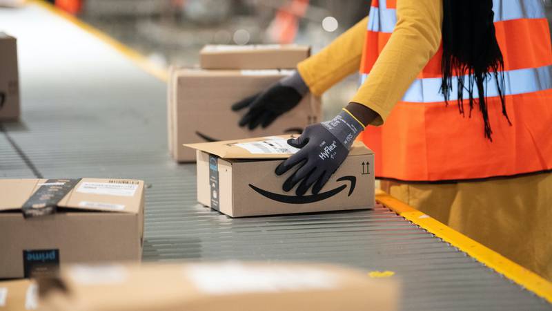 Amazon Prepares for Holiday Sales Rush