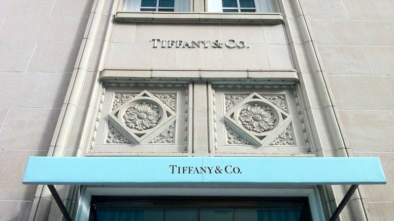 Vuitton and Tiffany Seen Pressured in Japan by Weaker Yen
