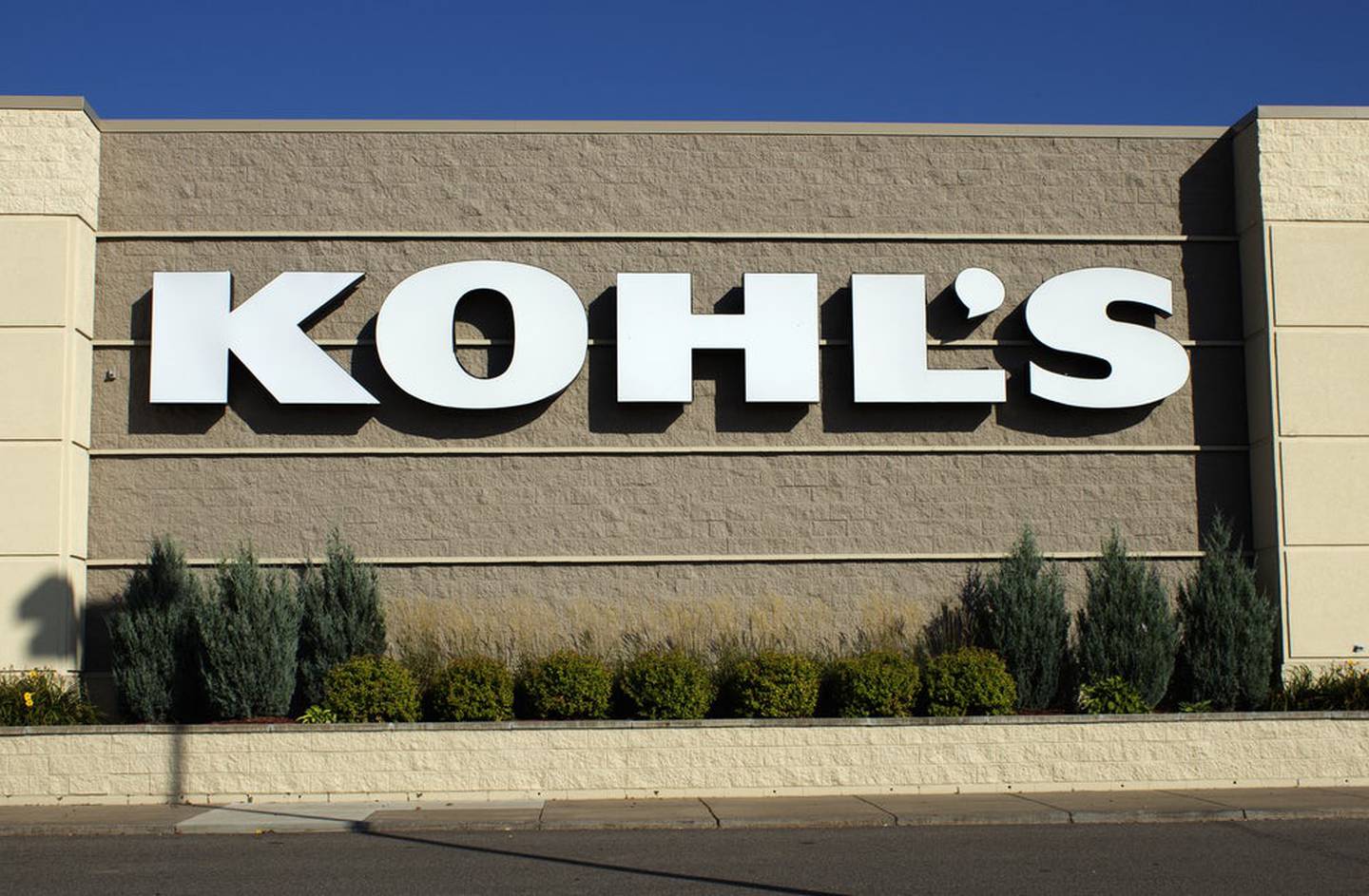 Kohl's retail storefront.