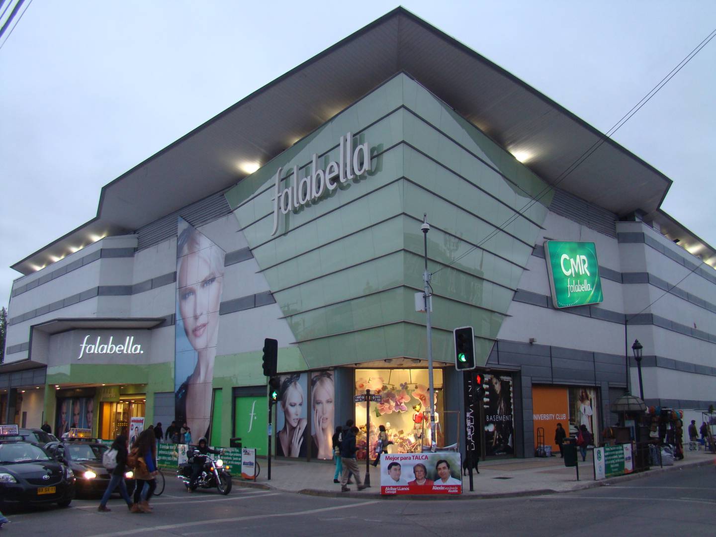 A Falabella Store in Talca, Chile. Wikimedia Commons.