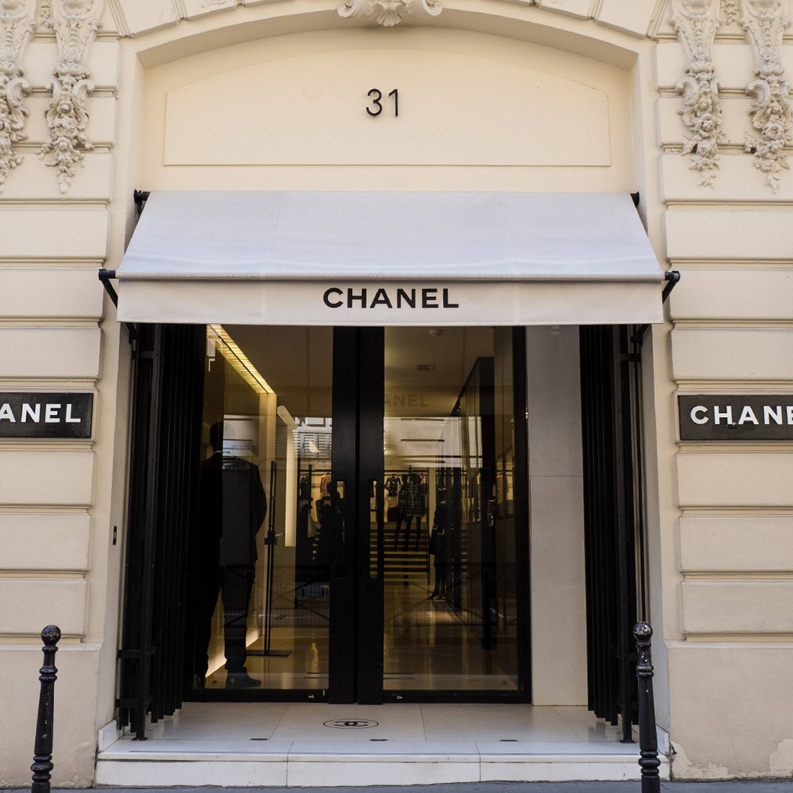 Does Chanel's Stance on E-Commerce Make Sense?