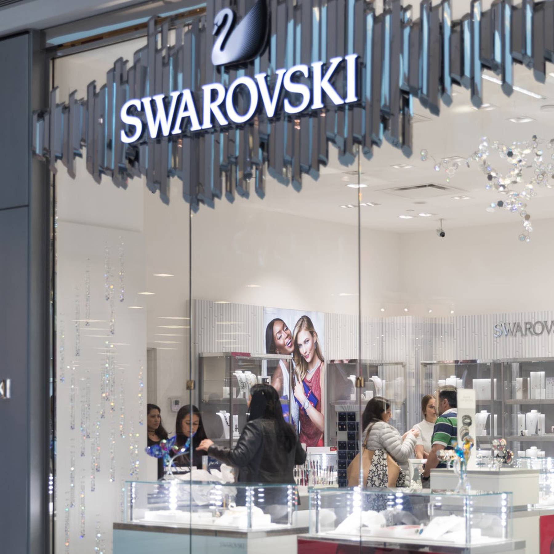 Gevoelig Beschietingen baard Swarovski Shareholders Approve 6,000 Job Cuts | BoF