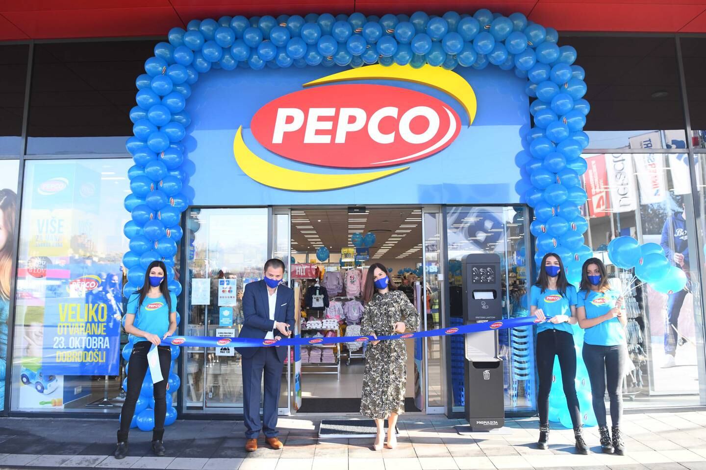 图为塞尔维亚一家新的Pepco商店开业。Pepco.eu