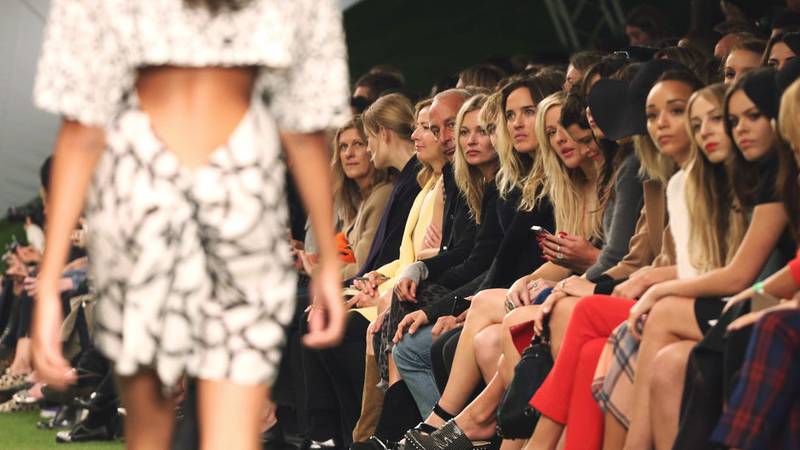 Off The Catwalk, Bloggers and Editors Vie For Fashion Fans