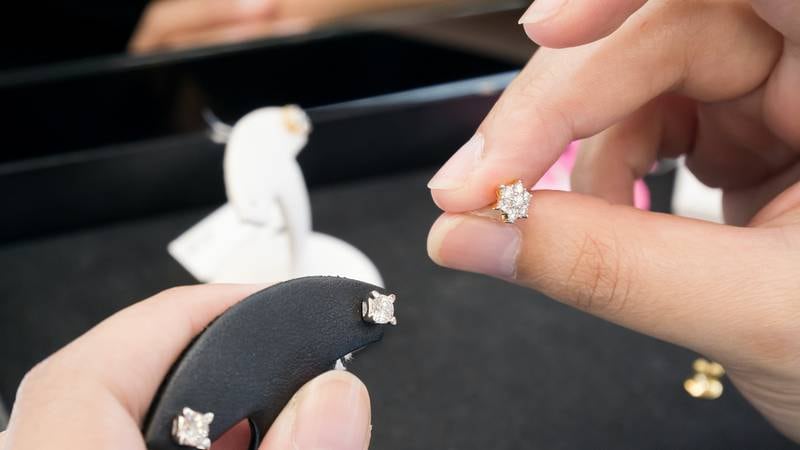 Diamonds, Not Marriage, Are Forever for China’s Millennials