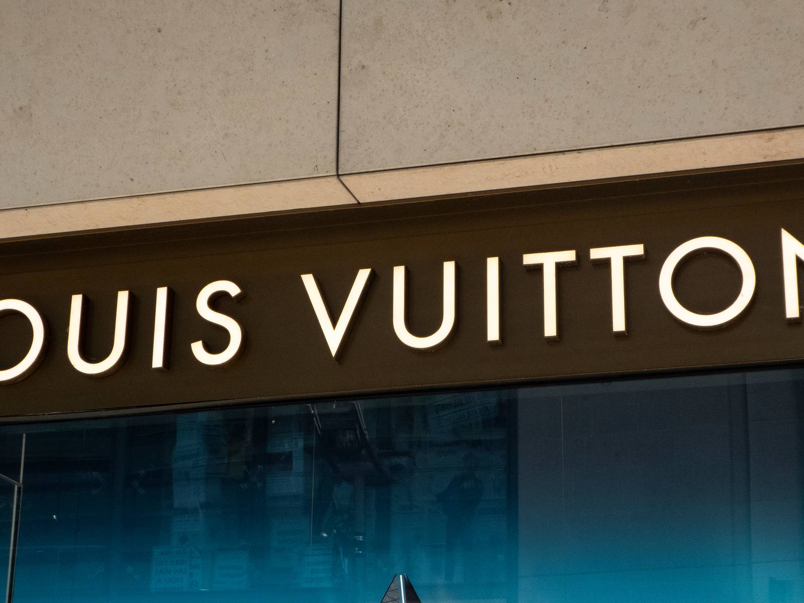 France : LVMH buys Louis Vuitton building in low-profile, record-breaking  deal - 13/07/2023 