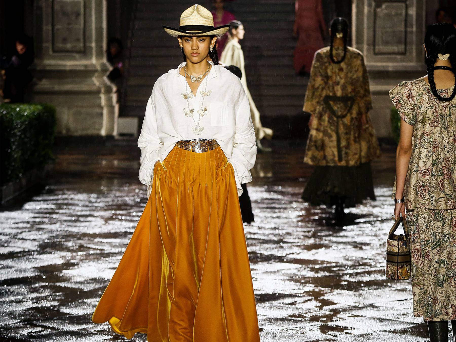 Cariatides Couture as Christian Dior prepares for restoration