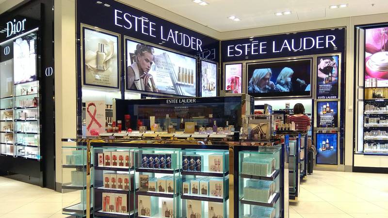 Estée Lauder Tops Estimates Thanks to China Demand and Online Boost