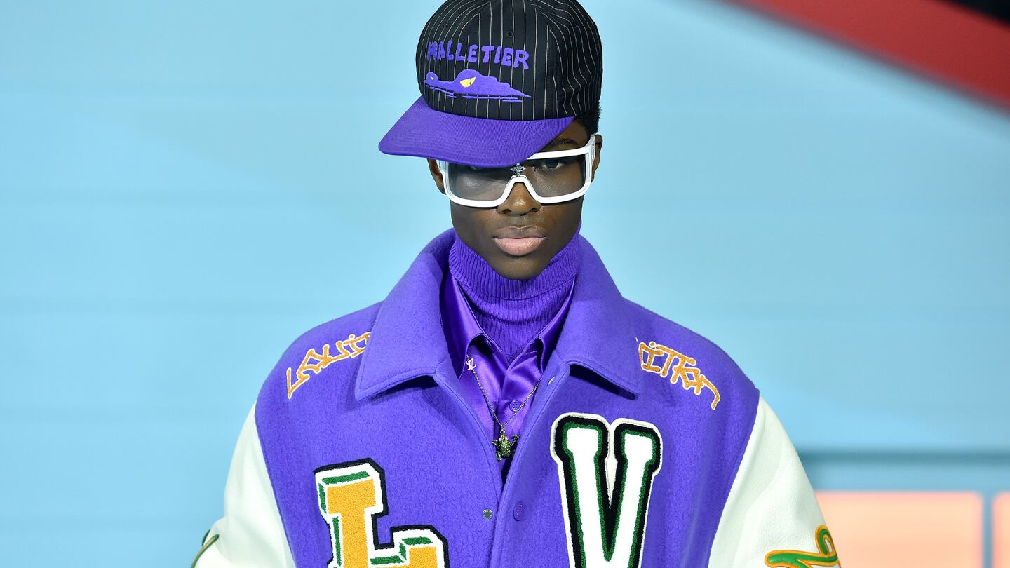 Look 16 from Louis Vuitton's Autumn/Winter 2022 menswear collection.