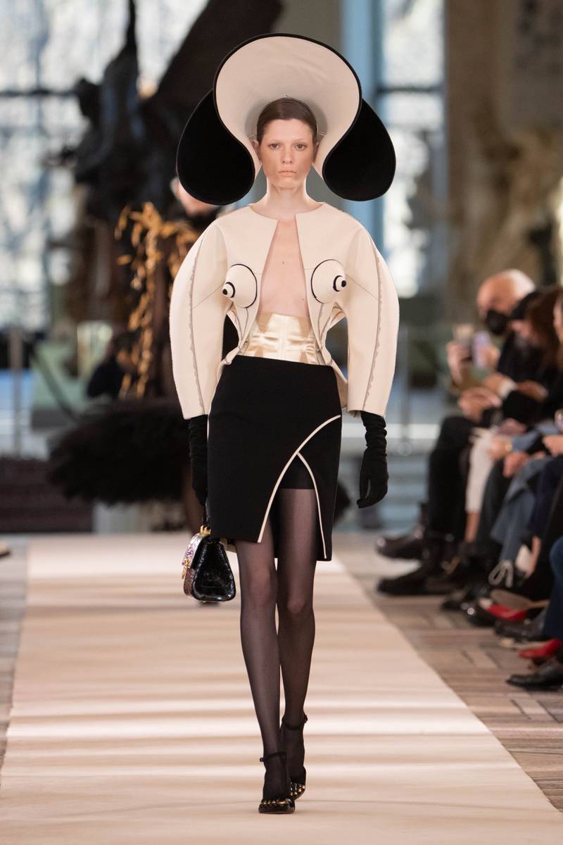 Schiaparelli Spring/Summer 2022 Haute Couture look 14.