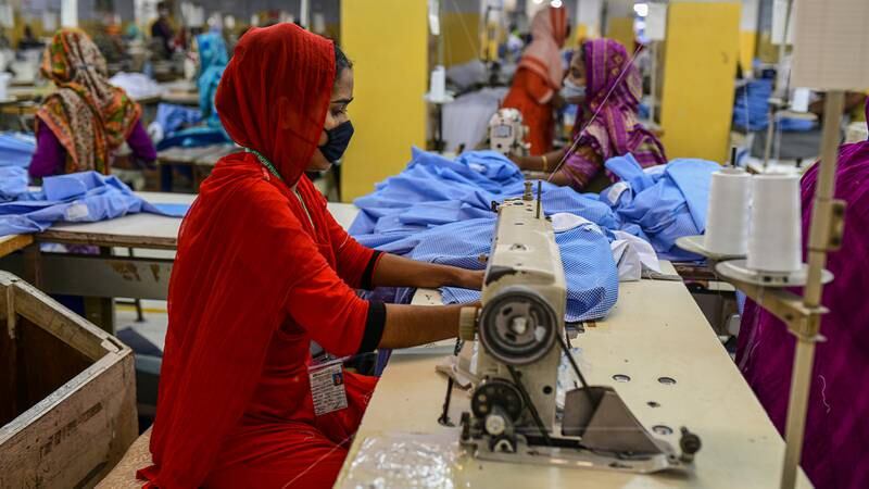 Bangladesh Plans Staggered Factory Holidays to Ease Power Crunch
