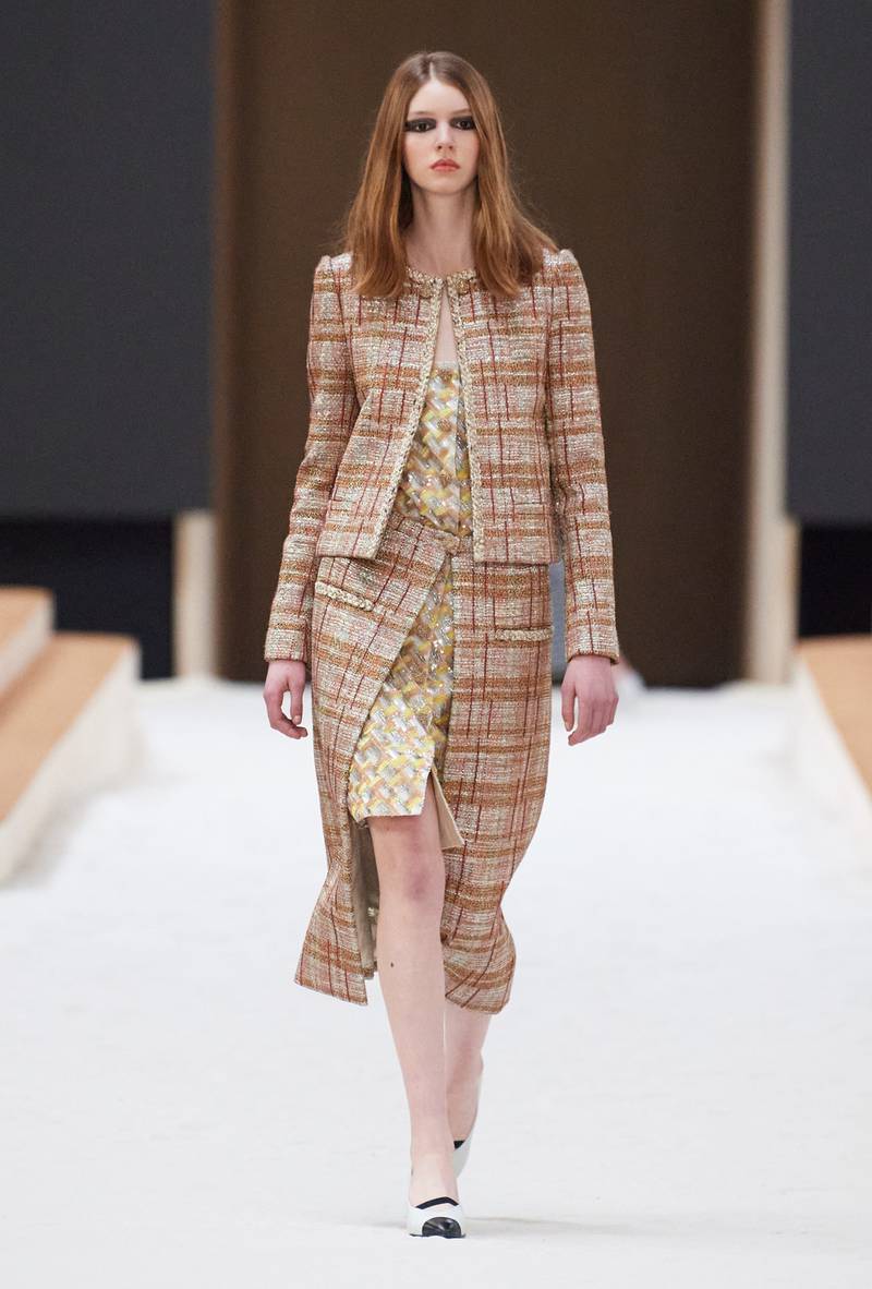Chanel Spring/Summer 2022 Haute Couture look 15.