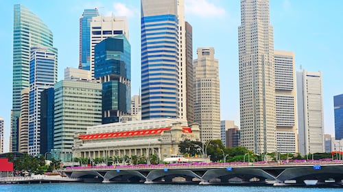 Singapore’s ‘Golden Week’ Courts China Tourists as Retail Falls
