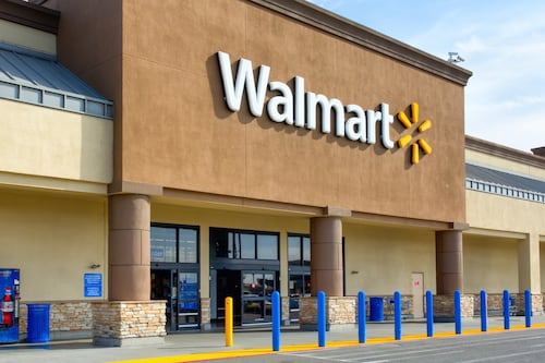 Wal-Mart's Bid to Challenge Amazon Helped by Online Surge