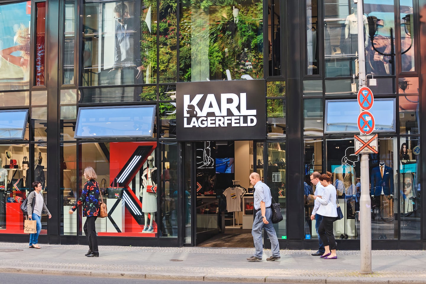 G-III apparel to buy Karl Lagerfeld brand.