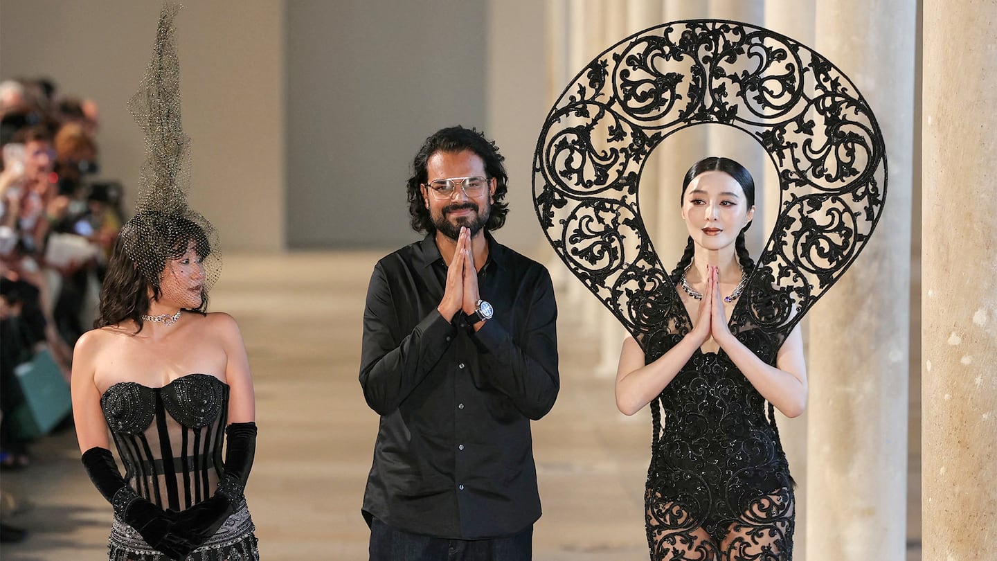 evaluate the luxury fashion e-commerce company end. clothing on dresses Fashion E-Commerce Market Outlook And Forecast Report 2026