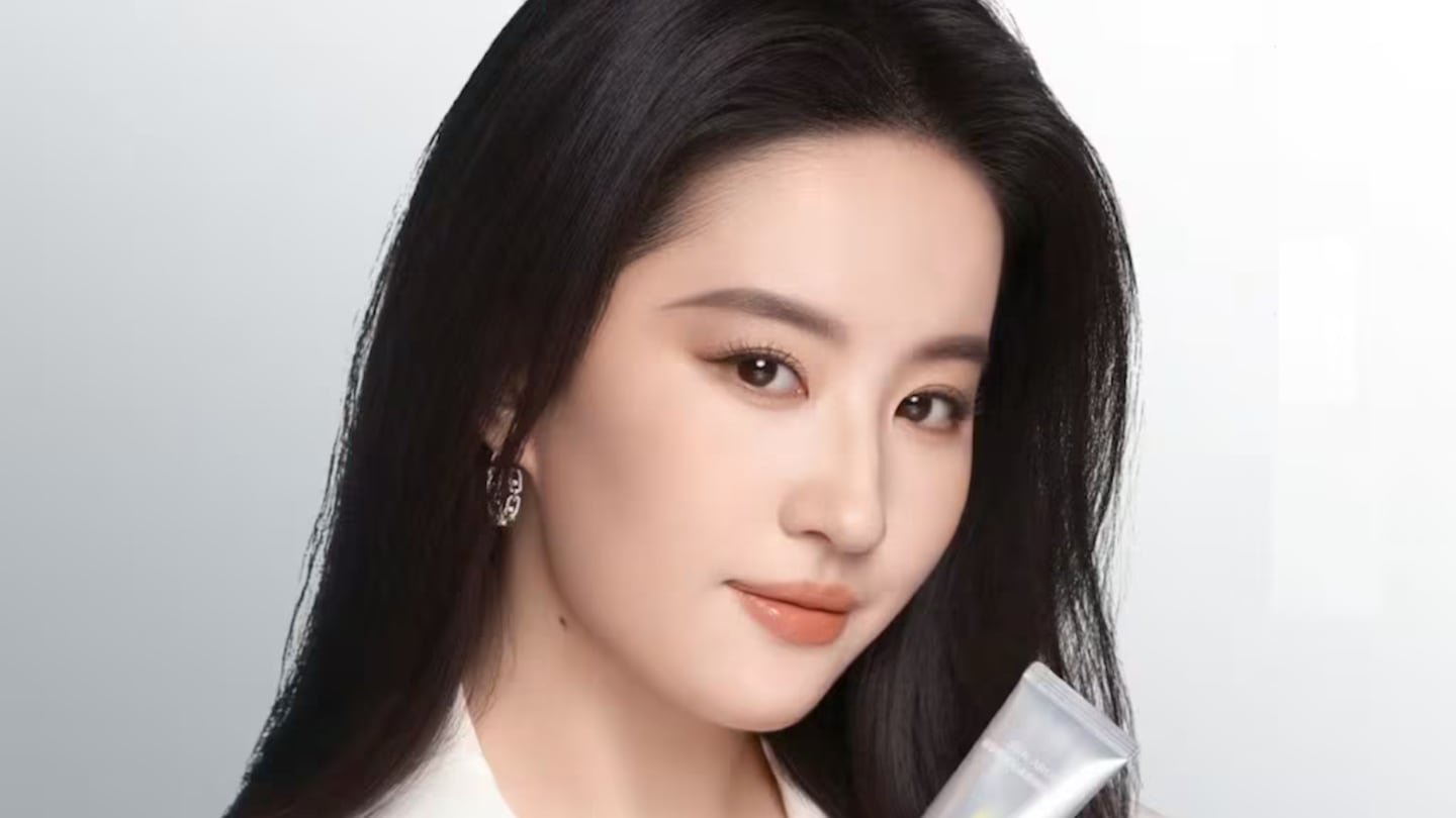 Proya sunscreen spokesperson Liu Yifei.