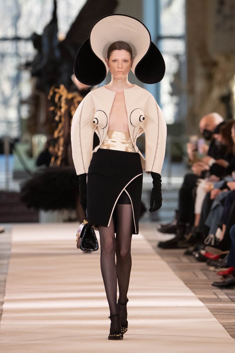 Schiaparelli Spring/Summer 2022 Haute Couture look 14.