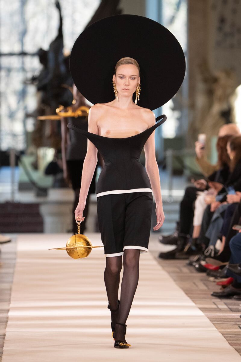 Schiaparelli Spring/Summer 2022 Haute Couture look 17.