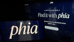 Phia shopping app by Phoebe Gates and Sophia Kianni.