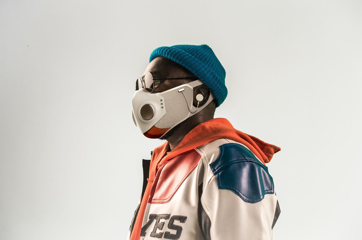 Will.i.am and Honeywell's new "Xupermask." Courtesy.