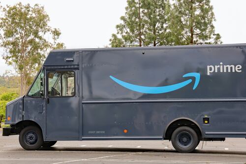 Amazon Set To Hire 100,000 More Workers Amid Rise in Online Shopping