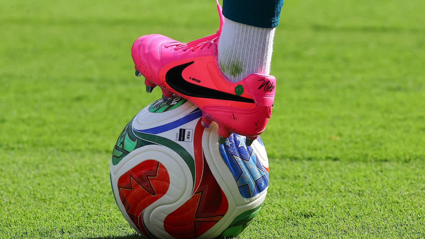 Adidas vs Nike