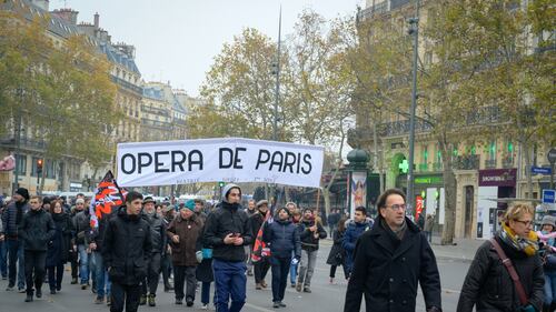 Retail Sales Slump as French Strikes Continue