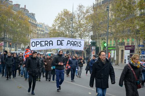 Retail Sales Slump as French Strikes Continue