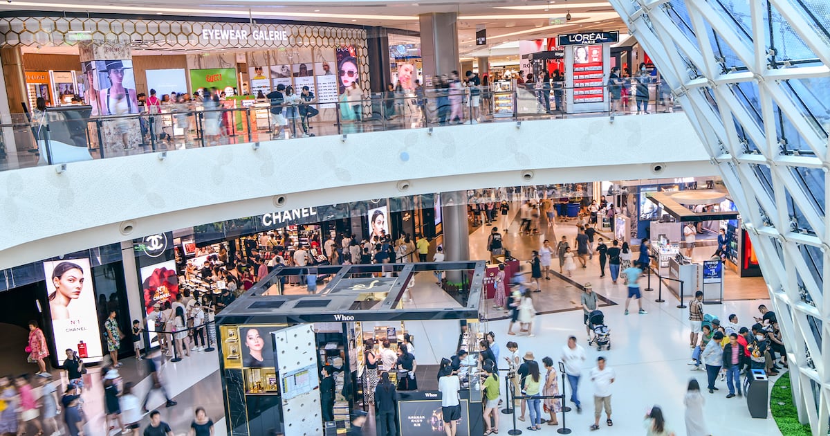 US Consumer Sentiment Falls to Near Lowest on Record US Consumer Sentiment Falls to Near Lowest on Record