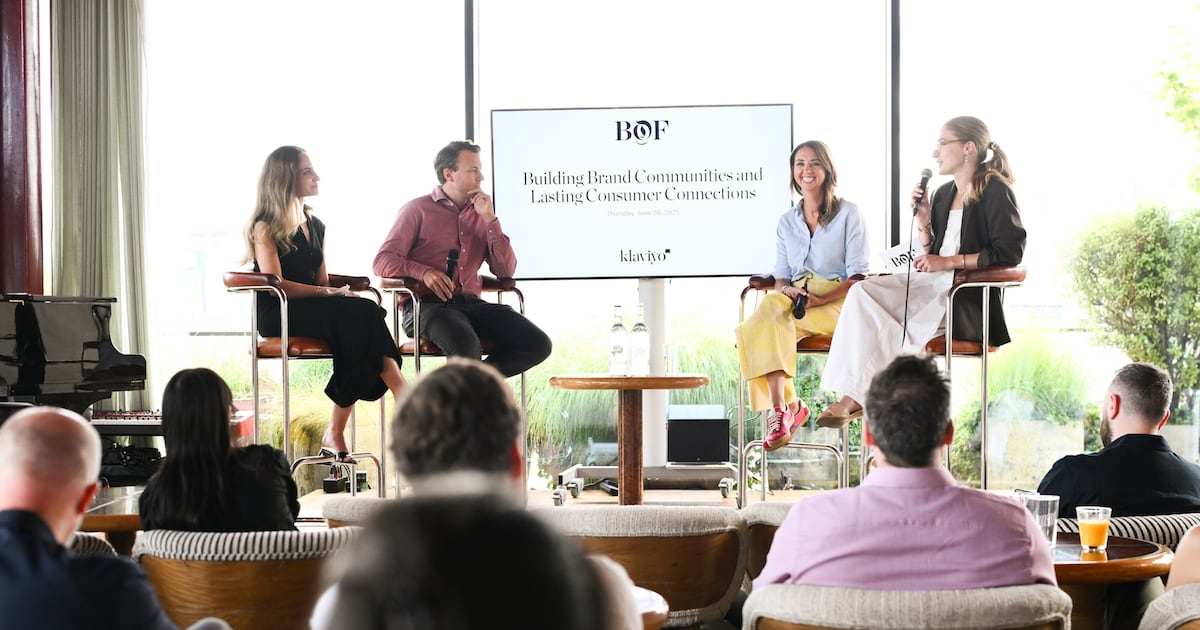 Building Brand Communities and Lasting Consumer Connections Building Brand Communities and Lasting Consumer Connections